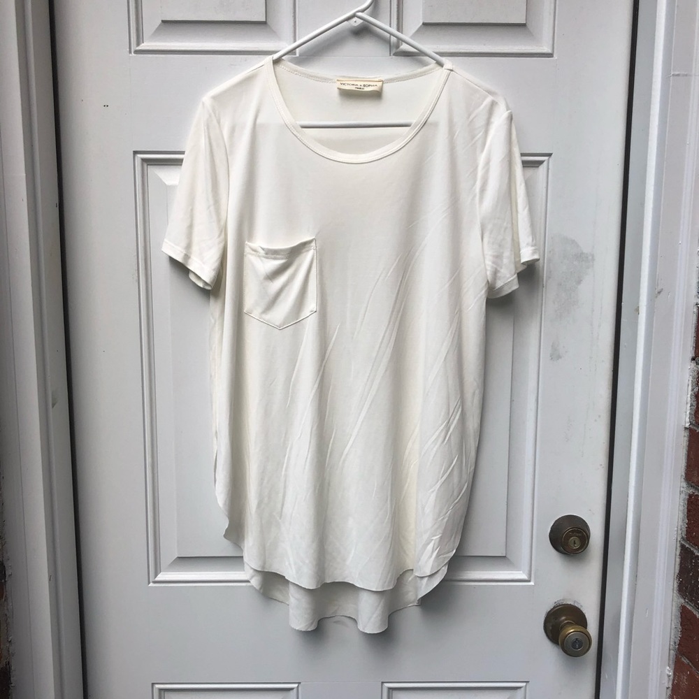 victoria + sophia tee